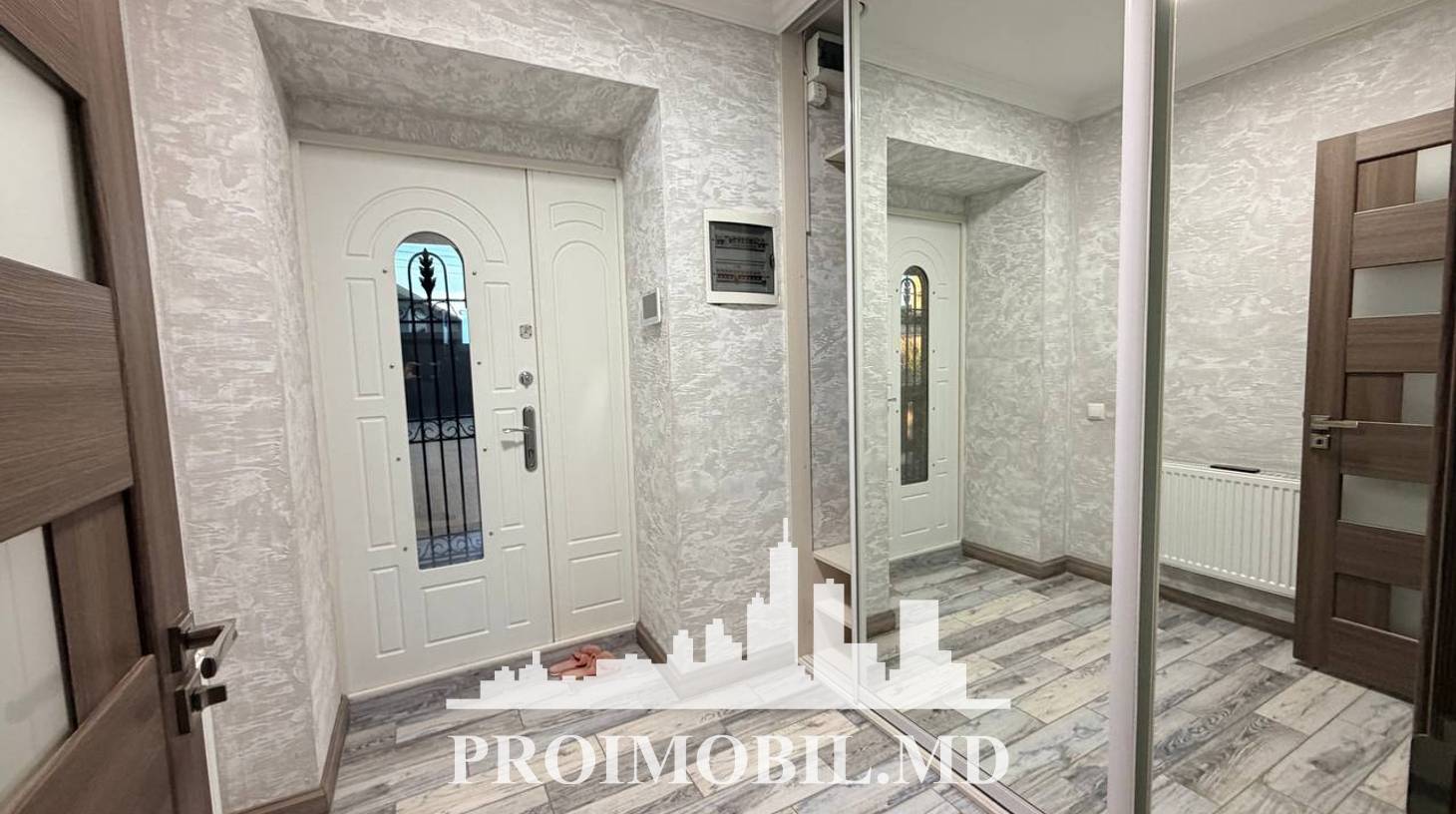 https://images.proimobil.md/y4QE1qqAjPFXxD2sC5s6Rfq9qwuBQjNIZurbMaZ_J7s/watermark:0.75:so:0:30:0.39/resize:fill:1460:816:1/gravity:ce/bG9jYWw6Ly8vZXN0YXRlL2xyL2EwYWQyOTRkLTIzNjMtNGFlMS05M2IzLWQ5MjE3MTc2NTkzZi5qcGVn