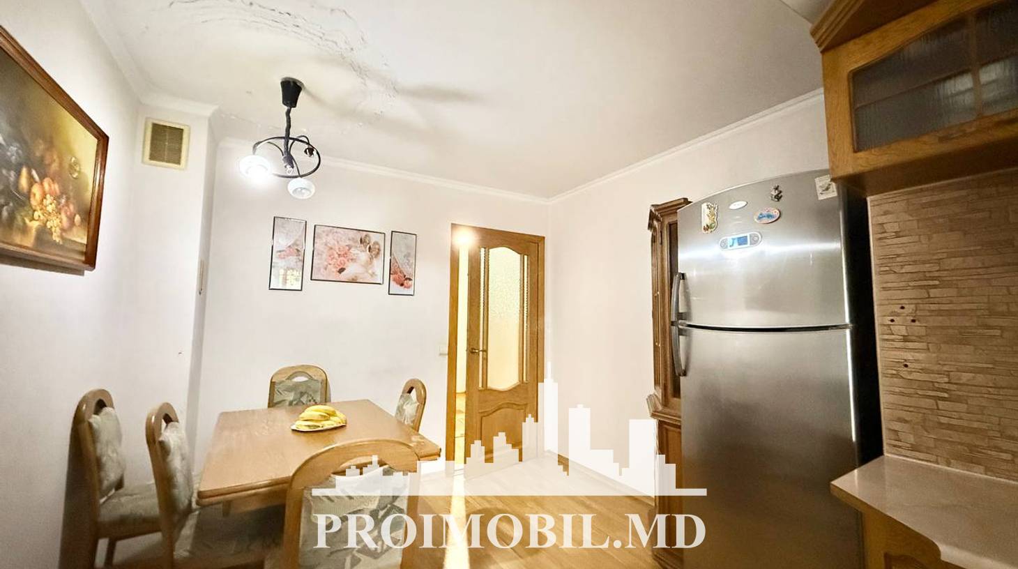 https://images.proimobil.md/y5PiufANyxIKdKsIBxDp2LVf6C4Ua-8x7xTzjry61Jo/watermark:0.75:so:0:30:0.39/resize:fill:1460:816:1/gravity:ce/bG9jYWw6Ly8vZXN0YXRlL2xyLzU0OWUwY2RhLTBmYjctNGI1NS05YWIyLWM1YTMzYTYzM2Q5Ny5qcGVn