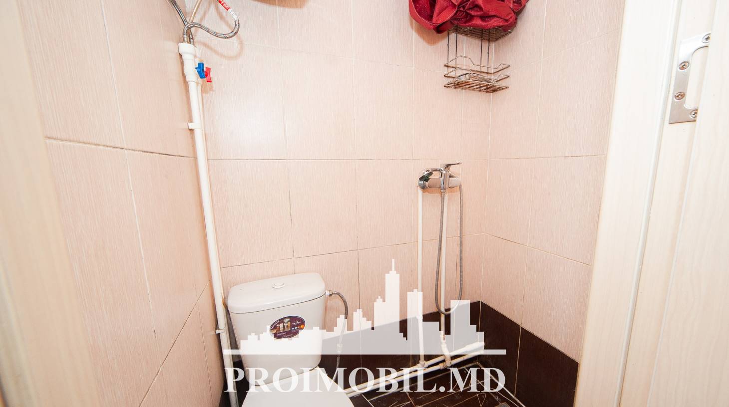 https://images.proimobil.md/y9TJn84cOrkduN-GqFovrekV18WMwvt3DxMIkj3g4tY/watermark:0.75:so:0:30:0.39/resize:fill:1460:816:1/gravity:ce/bG9jYWw6Ly8vZXN0YXRlL2xyL2U1N2QxOGVjLWNkYTUtNGQ4MS04NWJmLTMwZGFhYzBmYWIxYS5qcGVn