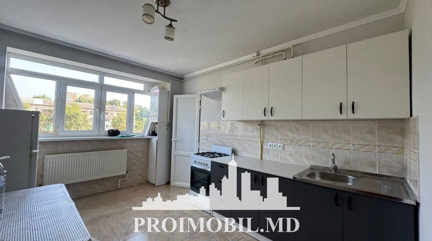 https://images.proimobil.md/yA05eXnEJ-QJP9JXCn92YxnOaGgJKFcJhqLnQgBpo2g/watermark:0.75:so:0:30:0.39/resize:fill:1460:816:1/gravity:ce/bG9jYWw6Ly8vZXN0YXRlL2xyLzIzM2MxZThhLTYyY2ItNGI0MC1hYmI4LWI4MGYxMDFlNWUzOC5qcGVn