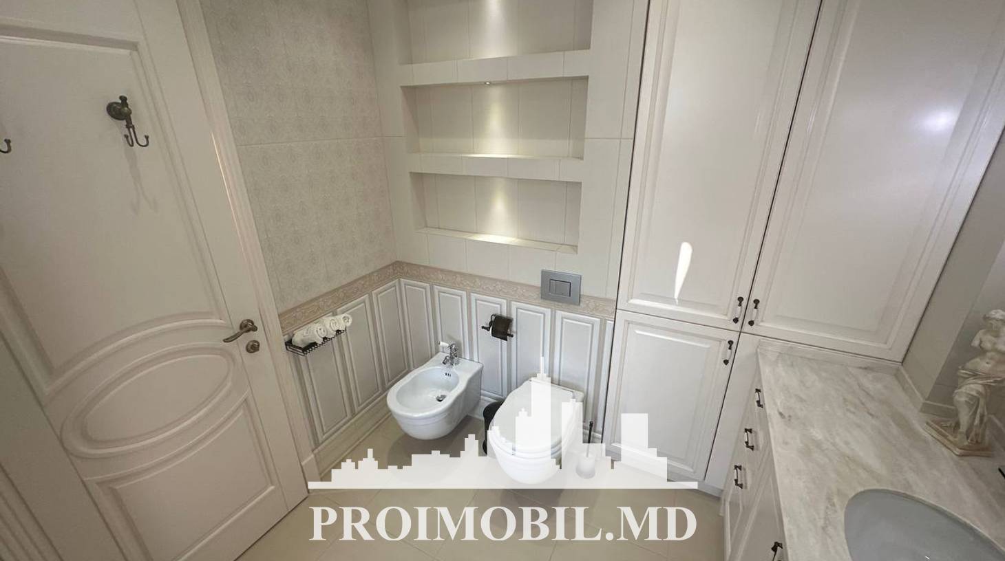 https://images.proimobil.md/yC-FKtT2qSp3EB4hWrhqMzs3uBn5KqdSH_ptCE4eUGs/watermark:0.75:so:0:30:0.39/resize:fill:1460:816:1/gravity:ce/bG9jYWw6Ly8vZXN0YXRlL2xyL2I5OGY0MTJhLWU0YmMtNDFlOS1iYzc4LTNlMjczYjQ2OWMzMC5qcGVn