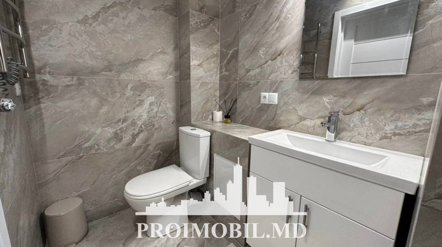 https://images.proimobil.md/yC06tp2MdfeUjgRJ8S7F0wrQLYTvDPzSWWO1i5XGwzc/watermark:0.75:so:0:30:0.39/resize:fill:1460:816:1/gravity:ce/bG9jYWw6Ly8vZXN0YXRlL2xyL2YyMDhkYWUzLWYxODgtNDE5MC1iZmJmLTIxMzU1ODZkOTEwZS5qcGVn