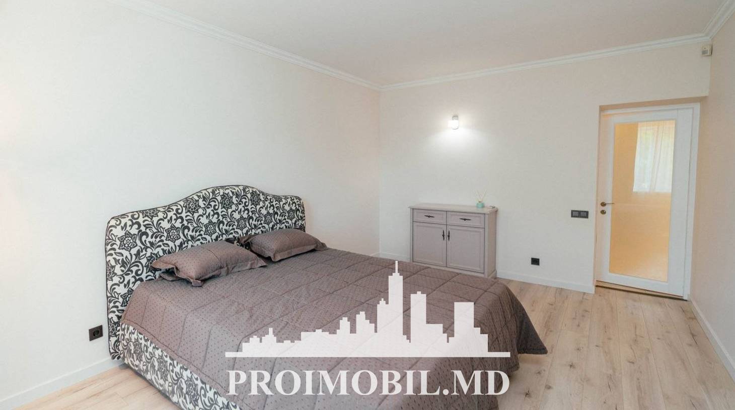https://images.proimobil.md/yJJBHUTNczL3SeqK5xx7JOq20g7aC-_9AEu_-ItkVBI/watermark:0.75:so:0:30:0.39/resize:fill:1460:816:1/gravity:ce/bG9jYWw6Ly8vZXN0YXRlL2xyLzgyNzc2MzgxLTBkNDItNGNlMC04MGZhLWZjNGZjZTQwMWZhOC5qcGVn