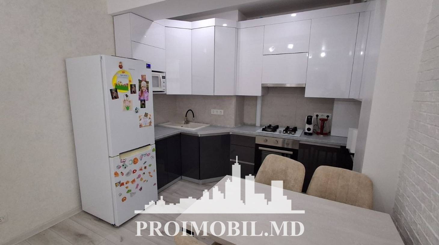 https://images.proimobil.md/yKpNHQ_5_nC4WYsHfS5gVDlfRpgMdqP4hTFIYIr6Xjs/watermark:0.75:so:0:30:0.39/resize:fill:1460:816:1/gravity:ce/bG9jYWw6Ly8vZXN0YXRlL2xyL2FkY2RiMjFiLTU2OTUtNGQ0NS04ZWUwLTBjNzBjZjM4MDU5MC5qcGVn