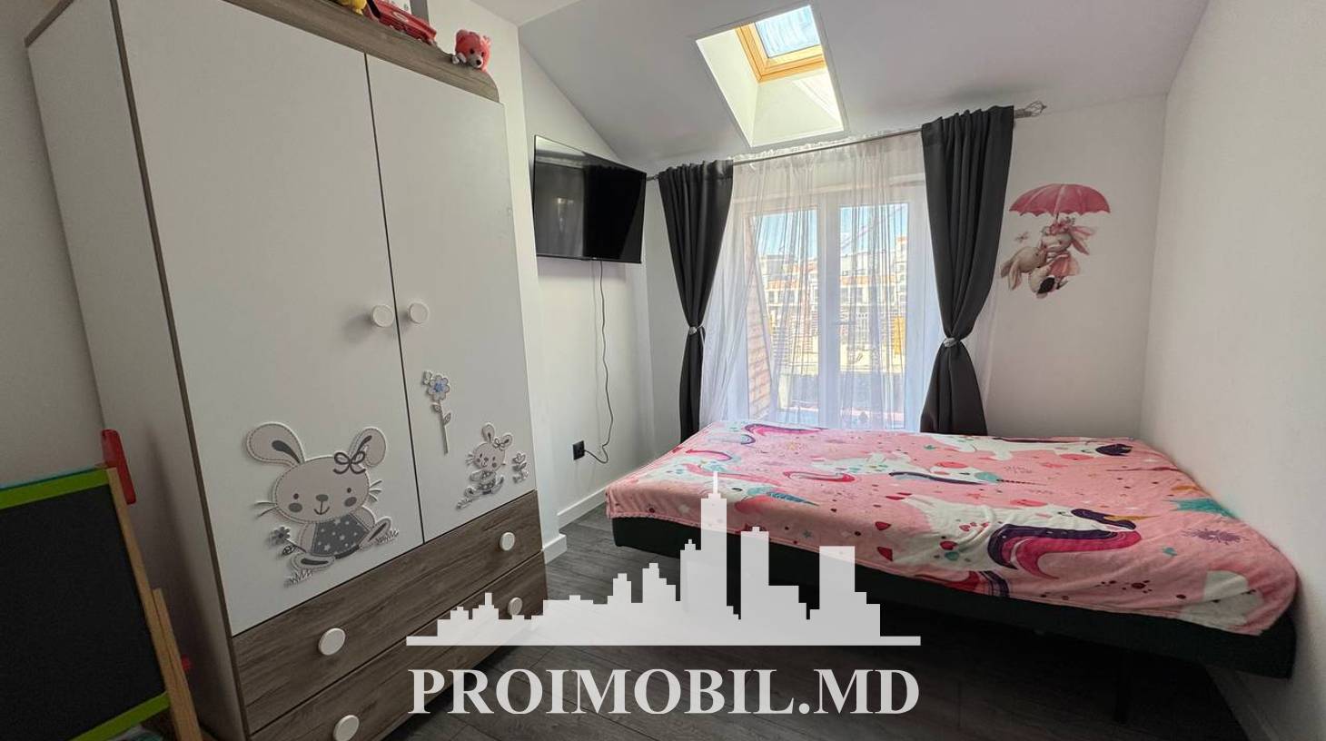 https://images.proimobil.md/yL2MS4shi4BwJbF0TtIjPd1gUTcg2-U_nCelGgS5RzI/watermark:0.75:so:0:30:0.39/resize:fill:1460:816:1/gravity:ce/bG9jYWw6Ly8vZXN0YXRlL2xyLzhhOTYxMmFjLTkzOGMtNDhmZi04NThjLTQzOWRkNDEzOWU5Mi5qcGVn