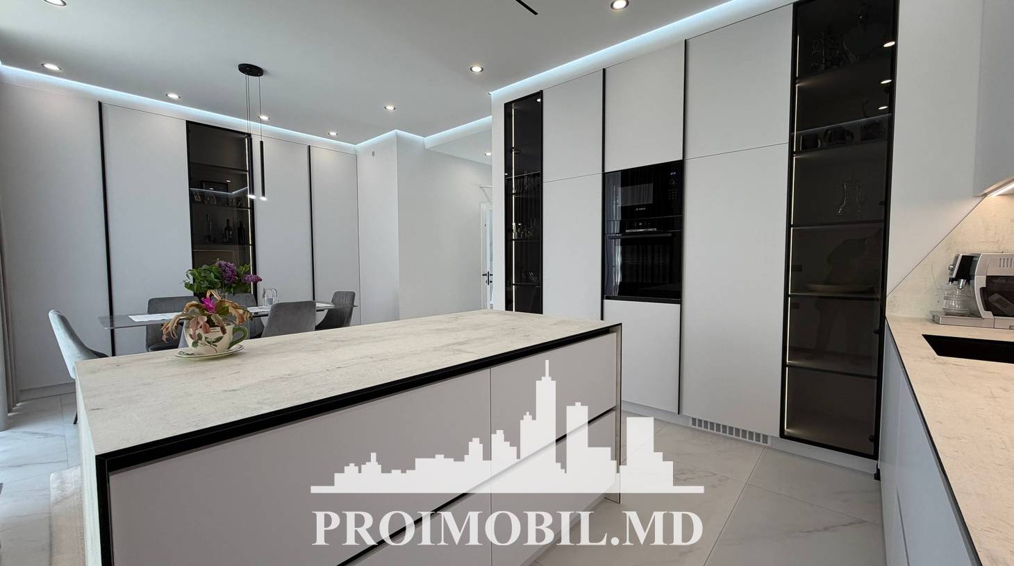 https://images.proimobil.md/yMzHHbXH1QrTPtQfI8dxj3RI85YPAK_f20BbBTcrN7Q/watermark:0.75:so:0:30:0.39/resize:fill:1460:816:1/gravity:ce/bG9jYWw6Ly8vZXN0YXRlL2xyL2FiNGViNDdlLTNjNzctNDBlNS1hOGVkLWQ2MTBiYjNiNTMwOC5qcGVn