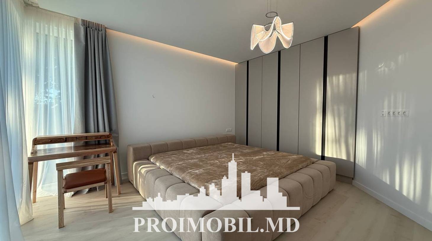 https://images.proimobil.md/yN-2LBrbWyOTvfRV65oWFKE4cfJrl0jaNicD_ZI-0zA/watermark:0.75:so:0:30:0.39/resize:fill:1460:816:1/gravity:ce/bG9jYWw6Ly8vZXN0YXRlL2xyLzYyNzFiZjk2LTZiMzgtNGNhNC05YjRlLTljYWNlYTRhOTZlOS5qcGVn