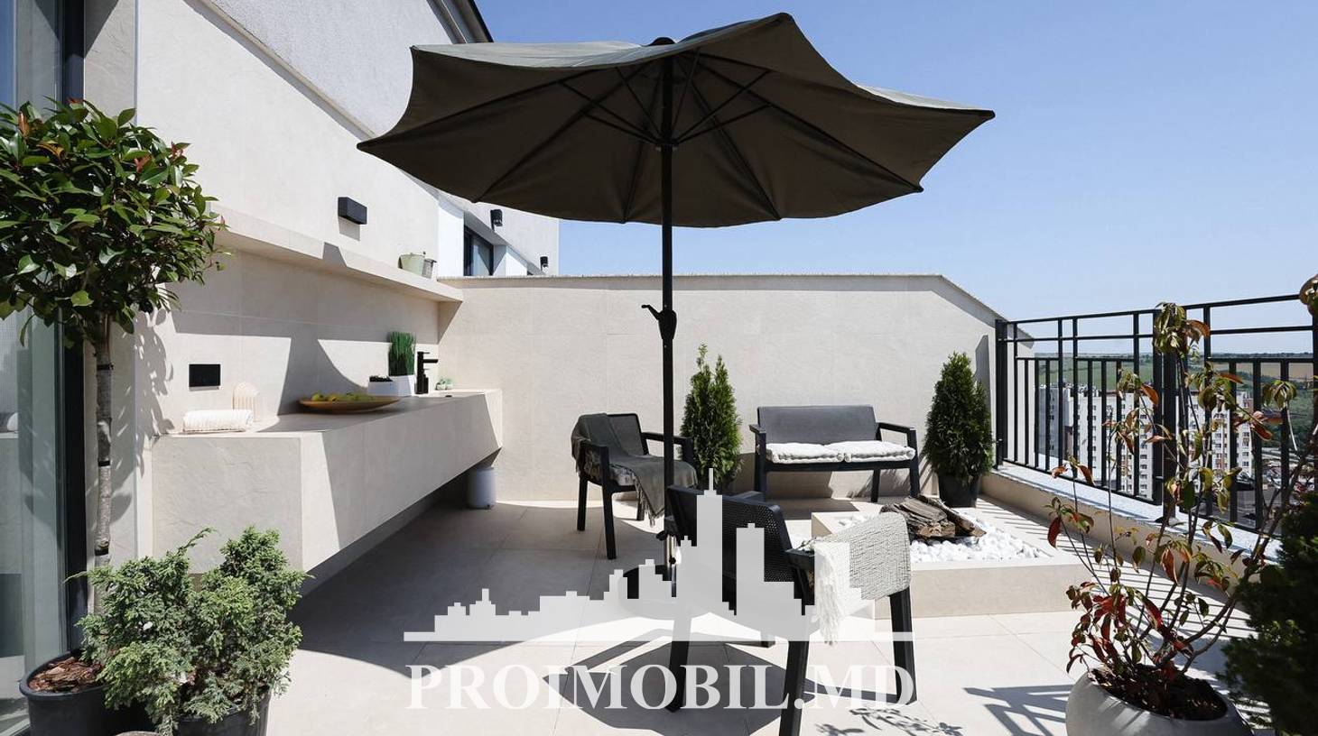 https://images.proimobil.md/yN-dGy1PK30WiqYlS9LVT-A5Uo9-Q5BnlMdCL3asQiU/watermark:0.75:so:0:30:0.39/resize:fill:1460:816:1/gravity:ce/bG9jYWw6Ly8vZXN0YXRlL2xyLzY4MTlhZDFlLTE4Y2QtNDg0MS05MGQxLWFkOWNiYmU2YzViMi5qcGVn
