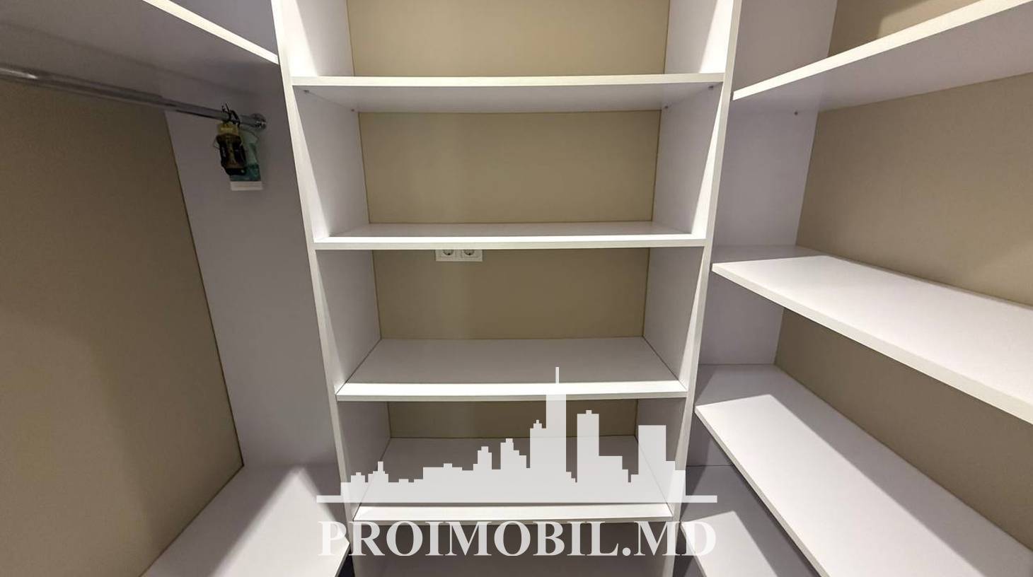 https://images.proimobil.md/yNB1blE70gVznW-sIFxN_Fecup9aynwMUJKfljHbHDM/watermark:0.75:so:0:30:0.39/resize:fill:1460:816:1/gravity:ce/bG9jYWw6Ly8vZXN0YXRlL2xyLzNkYWU5ZjQwLWVmYTItNGU1ZS1iYjBiLWRkZWVlY2FhZjkwOS5qcGVn