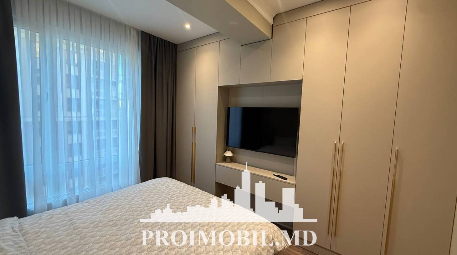 https://images.proimobil.md/yNY5wp7olYuhyyRw_nk3D7qJ6ZNySfYfUcV42YLKrQA/watermark:0.75:so:0:30:0.39/resize:fill:1460:816:1/gravity:ce/bG9jYWw6Ly8vZXN0YXRlL2xyLzQzNGJkNDc5LTgwMDctNDgwNy1hYzZlLThiMmE4YmViOGIzMy5qcGVn