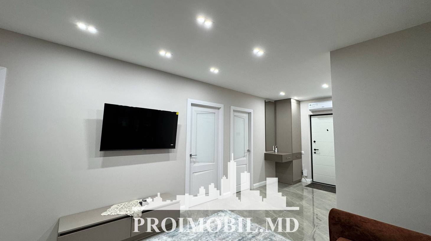 https://images.proimobil.md/yPEOCXebPu7zDT-FOBv8ncbiPbja_eKnPn2UiO0S6Lo/watermark:0.75:so:0:30:0.39/resize:fill:1460:816:1/gravity:ce/bG9jYWw6Ly8vZXN0YXRlL2xyLzkzOTM1N2U1LTY4YjktNDVjMy05OTQ4LTgxMmE2YWMxNTNjOS5qcGVn