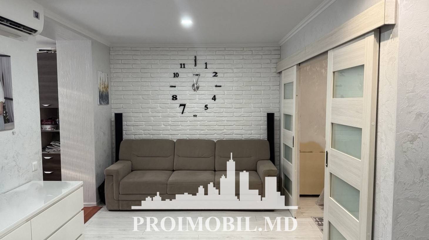 https://images.proimobil.md/ySSCiIqxoDt-_sEiLZJd7TmX5F5djhxqVp38IOHk8wI/watermark:0.75:so:0:30:0.39/resize:fill:1460:816:1/gravity:ce/bG9jYWw6Ly8vZXN0YXRlL2xyLzMzNWY4OTA4LWZkYWUtNDEzNS1hODc1LTE2NDY5MGE0NjExNC5qcGVn