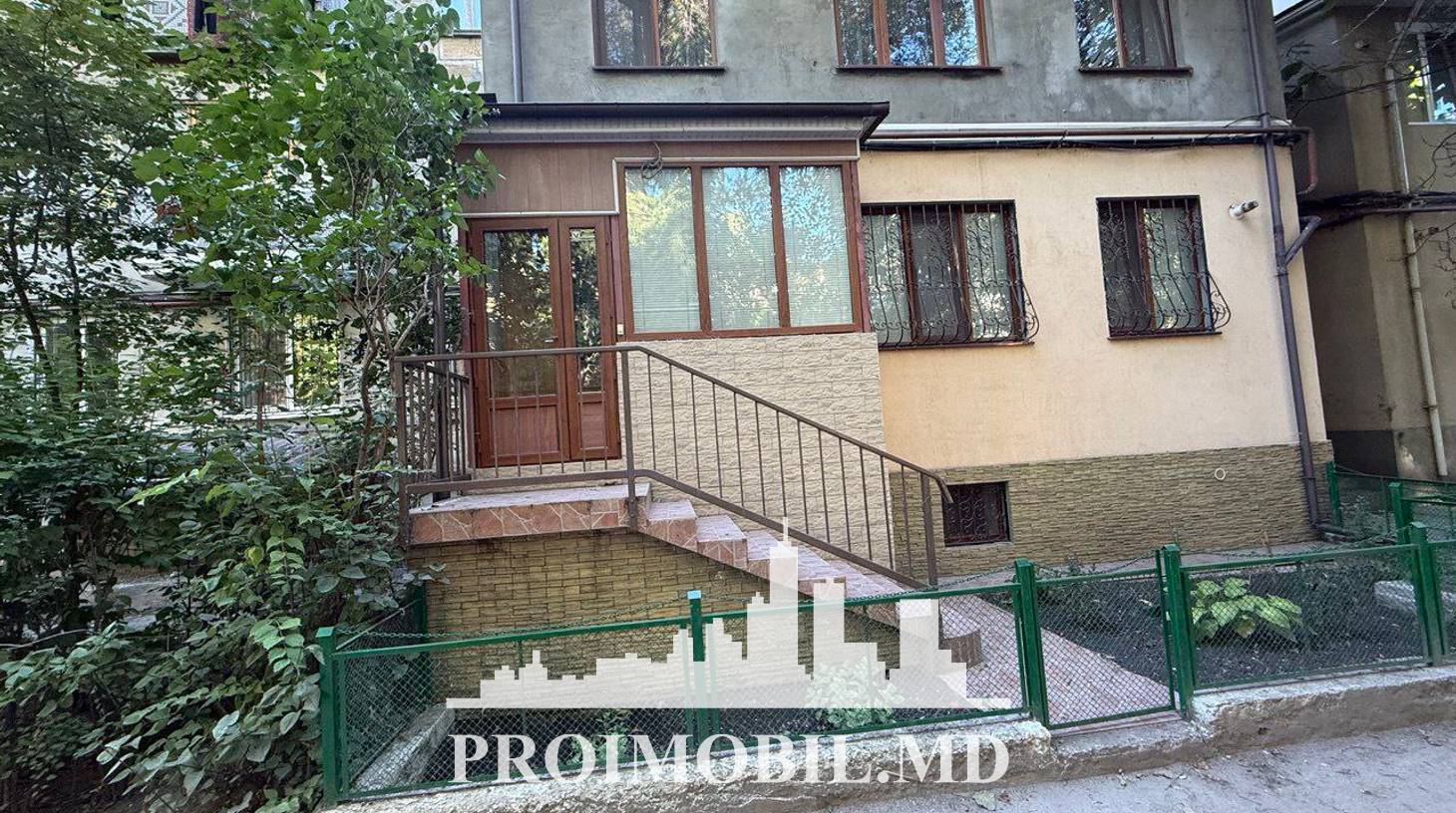 https://images.proimobil.md/ySjewmZlaYRGyTNcw0FzC00szXoidKDePrHfoJ4ToB0/watermark:0.75:so:0:30:0.39/resize:fill:1460:816:1/gravity:ce/bG9jYWw6Ly8vZXN0YXRlL2xyLzVlYzk3OGQyLTdmYjUtNDdiNy04MzJkLTg3OTIzMDcyMTc0My5qcGVn