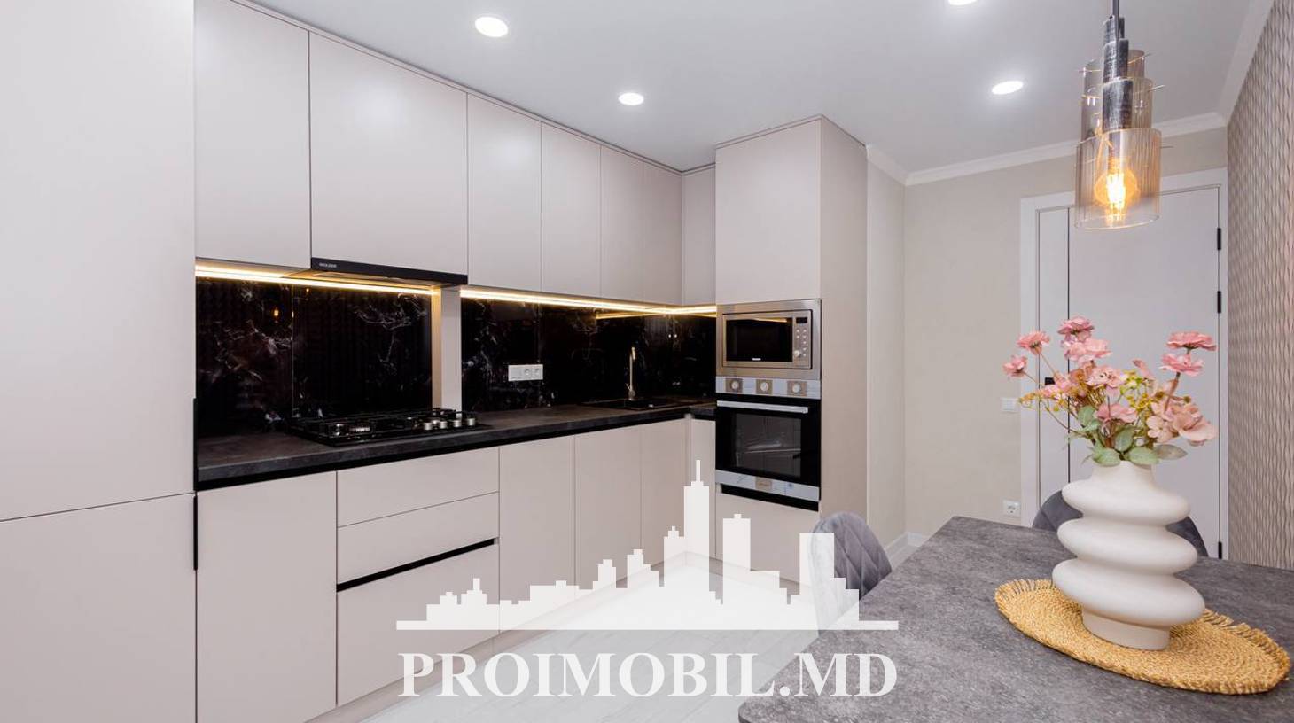 https://images.proimobil.md/yTrIY26dSiEt3paki3NyubX8LeT3k-amXNHPjmi6XIQ/watermark:0.75:so:0:30:0.39/resize:fill:1460:816:1/gravity:ce/bG9jYWw6Ly8vZXN0YXRlL2xyL2FlZjkwZDIyLWNhNjYtNDgxYy05NmU3LTQ3YmU1YmZmZmQxYy5qcGVn