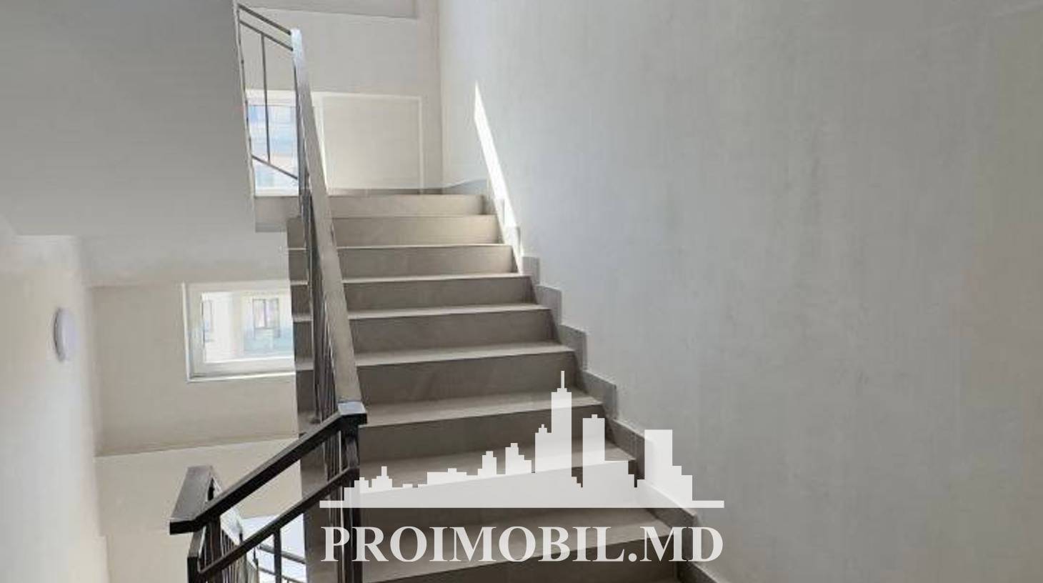 https://images.proimobil.md/yULVHMxOoWHzc_QeWDjN2p1u6nrjZWJOvB5wrjeneik/watermark:0.75:so:0:30:0.39/resize:fill:1460:816:1/gravity:ce/bG9jYWw6Ly8vZXN0YXRlL2xyLzIxMDUwNTZiLTFhOTYtNDY2MS1iYmE1LTcyZDAxNTI1ZmY1ZS5qcGVn