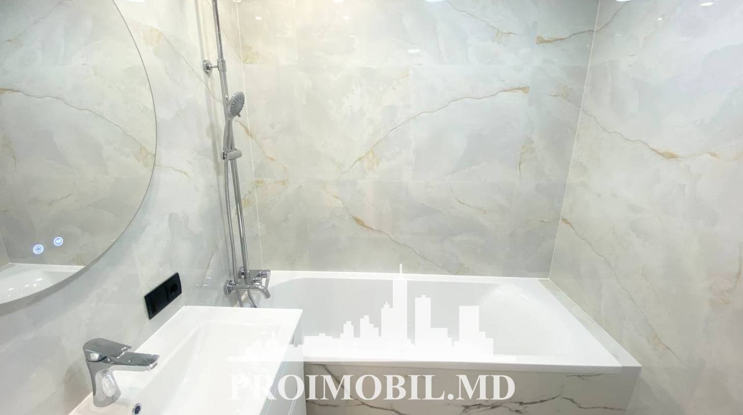 https://images.proimobil.md/yUfW9Xl4usRzPB0U3jklzDnln-Uu8roCrgAH6_ldcA0/watermark:0.75:so:0:30:0.39/resize:fill:1460:816:1/gravity:ce/bG9jYWw6Ly8vZXN0YXRlL2xyLzM0YmQwNzFkLTE2Y2ItNDg3NS1hMTEwLWIxZjc0YjEzNmI3Yi5qcGVn