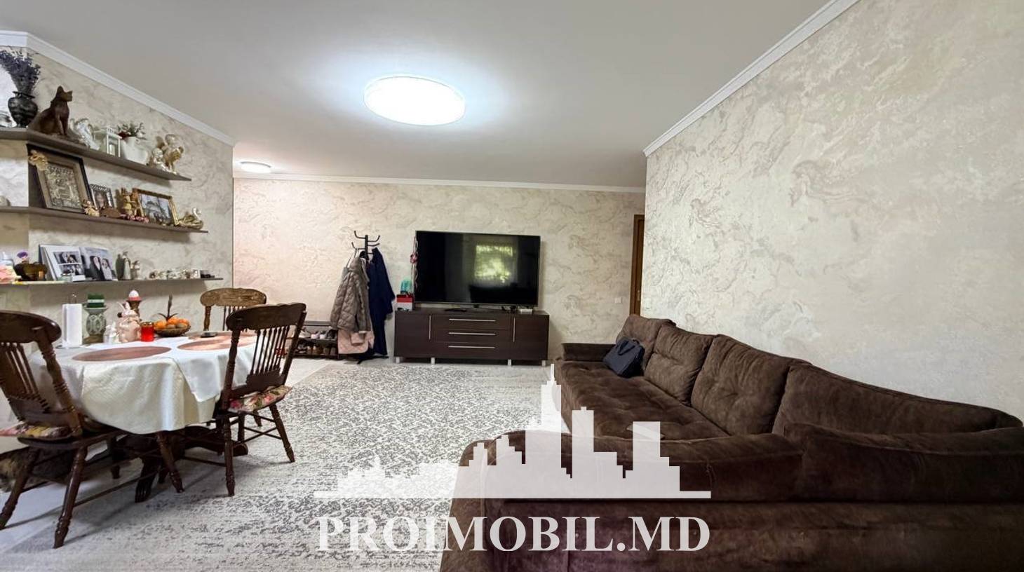 https://images.proimobil.md/yYI9hvfRXUfaJ9WwqnxF-3k75US-MTf27iofx_uQwy4/watermark:0.75:so:0:30:0.39/resize:fill:1460:816:1/gravity:ce/bG9jYWw6Ly8vZXN0YXRlL2xyLzM5ZThhN2E2LWRkOGEtNDYxNy1iMmExLWY1Y2Q5MzdiOWI0Ny5qcGVn