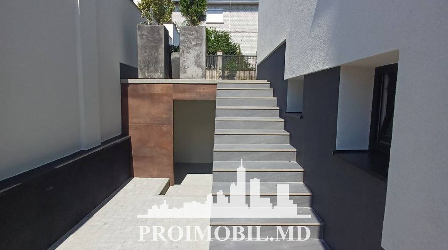https://images.proimobil.md/yeFB-VyoYv9zCCPJfuiB19Bv0_ZnRw4fXiCSotK7mzA/watermark:0.75:so:0:30:0.39/resize:fill:1460:816:1/gravity:ce/bG9jYWw6Ly8vZXN0YXRlL2xyLzE0MjgzYjU5LWQ4ZDAtNGEzMi1hYmIzLTVmYTE3NzI4MWU5MC5qcGVn