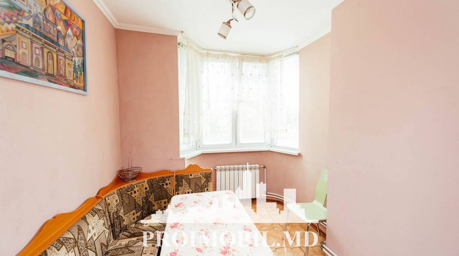 https://images.proimobil.md/ygKjiAqoqENqzI4RyVnByabPapKjR5WBUCCscP7QJGA/watermark:0.75:so:0:30:0.39/resize:fill:1460:816:1/gravity:ce/bG9jYWw6Ly8vZXN0YXRlL2xyLzVjMTljY2NkLTc5ZGItNDAwMS04YmNjLWFlZDU3Yjk1NWZiZC5qcGVn