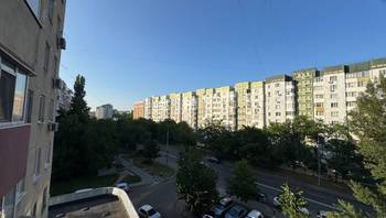 https://images.proimobil.md/yhIMLizl0GXN-Y6vF094dPtRuqukTY0yVq5iMpAhKms/resize:fill:350:198:1/gravity:ce/bG9jYWw6Ly8vZXN0YXRlL2xyLzk5NTM4YjAyLThlNGYtNGFiMC04ZTJhLTcxZDRkMmIzODcyYi5qcGVn