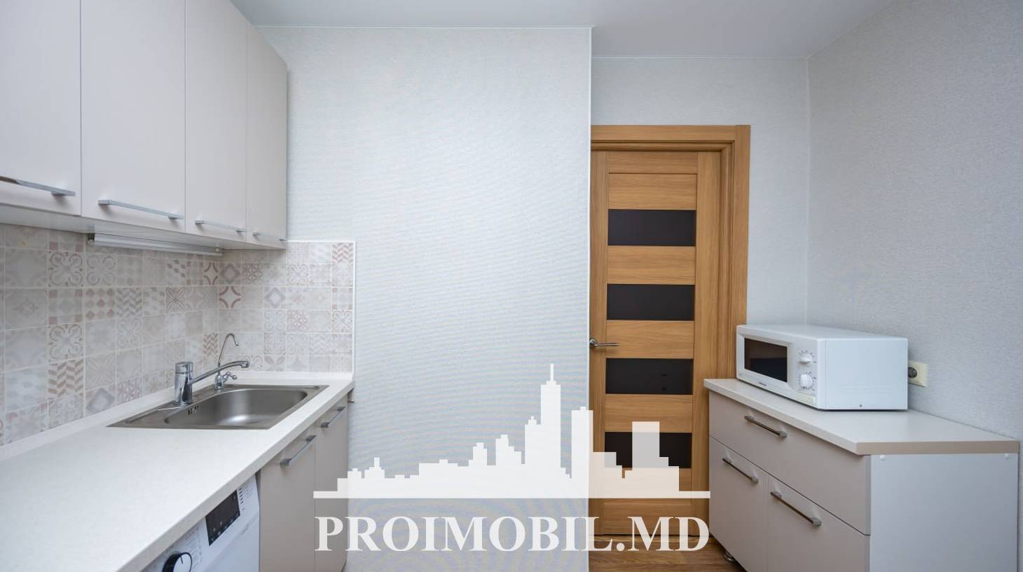 https://images.proimobil.md/yhSuU3AB5h_w2xnMflgOmqnurbqwhDzCzY3x5Bjc9sw/watermark:0.75:so:0:30:0.39/resize:fill:1460:816:1/gravity:ce/bG9jYWw6Ly8vZXN0YXRlL2xyLzhkY2FjOTQ0LTllNzEtNGM0OC1hMDRjLTkxOGQ2NjQ5MTk2MS5qcGVn