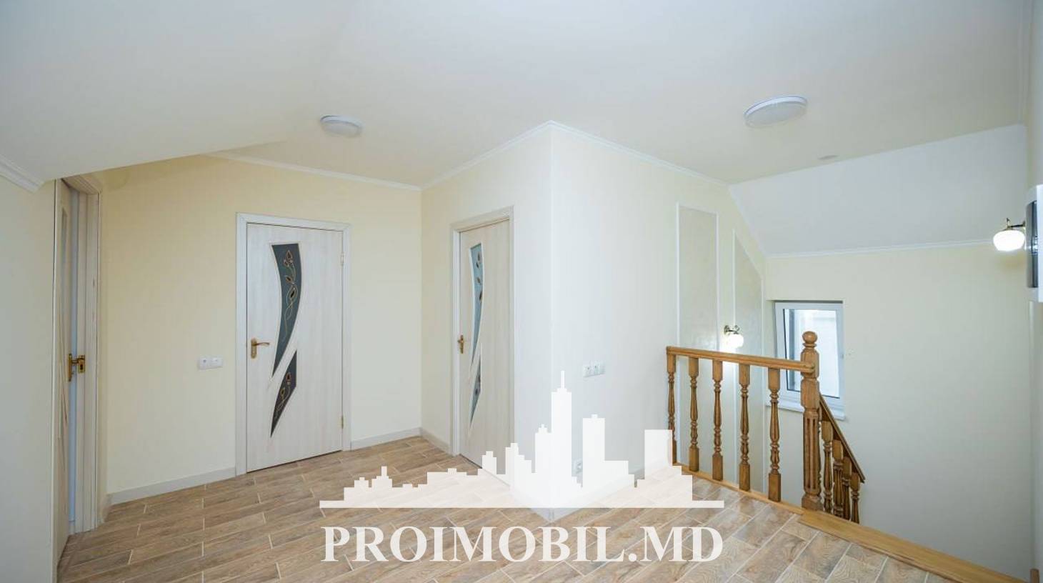 https://images.proimobil.md/yhnJigswUWvd1aSURKtTtQN5byMw15VEwnL7BOku2HE/watermark:0.75:so:0:30:0.39/resize:fill:1460:816:1/gravity:ce/bG9jYWw6Ly8vZXN0YXRlL2xyLzI2YTdjNWI5LWE3ZDctNGU0Yi04ZWY3LTJiM2ZjMmRlOTFlMy5qcGVn