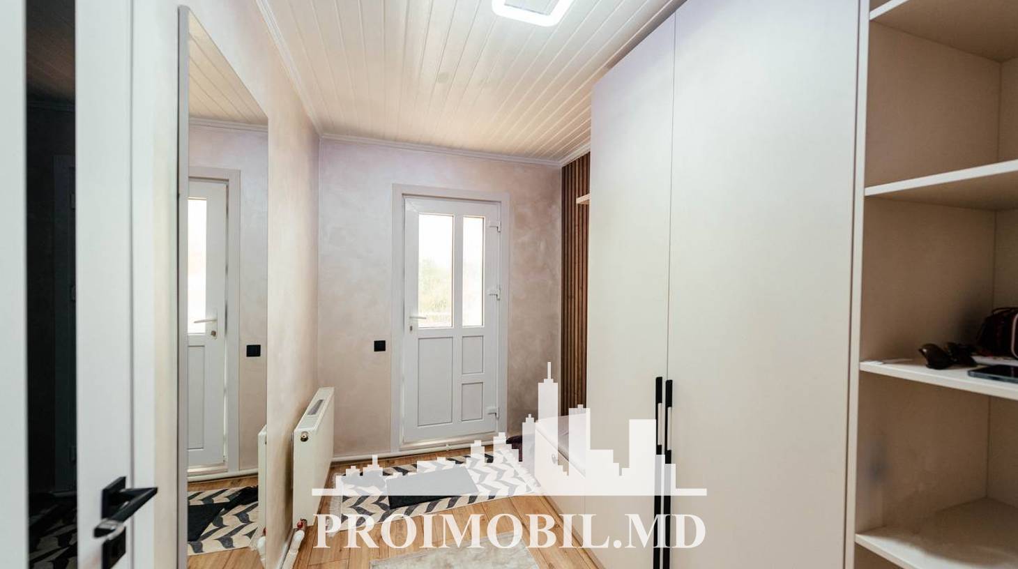 https://images.proimobil.md/yhqwkUKpyN6lg5GI3ZXRfrU8zLJqq2sOZRqgFC-UPf0/watermark:0.75:so:0:30:0.39/resize:fill:1460:816:1/gravity:ce/bG9jYWw6Ly8vZXN0YXRlL2xyLzE0YzM1MTkzLWQ0YzItNDc1ZC04ZWRhLTQ3MWMwMDhiNTViMC5qcGVn