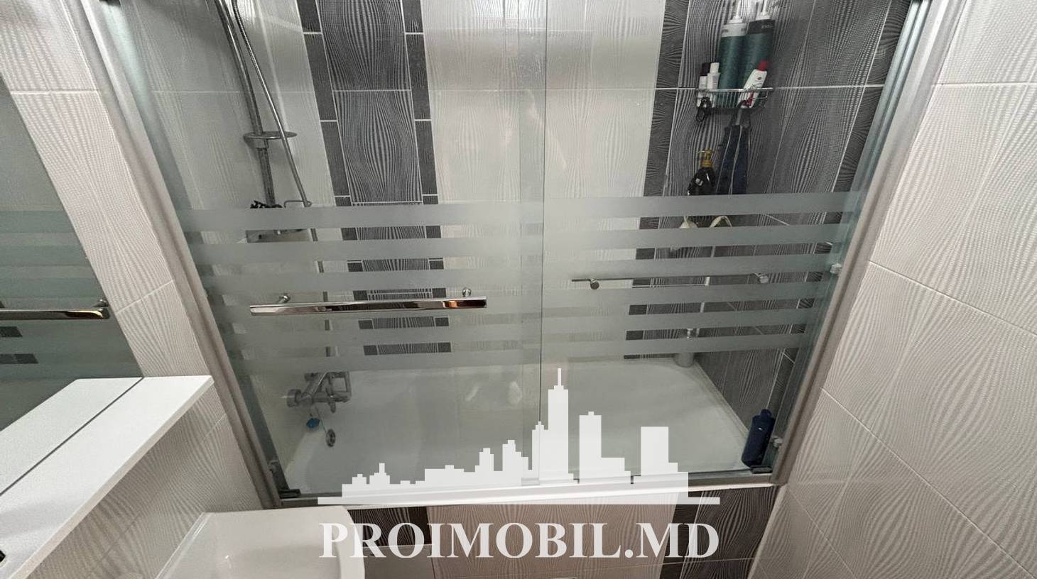 https://images.proimobil.md/yinfIurm4p7ma_bZSMSP4lK2KQS69R78hsQ-U19D6wA/watermark:0.75:so:0:30:0.39/resize:fill:1460:816:1/gravity:ce/bG9jYWw6Ly8vZXN0YXRlL2xyL2U1OTRiYWRkLTU4N2ItNDAyYy05ZDFlLTExYTJhNzdmYTdiNi5qcGVn