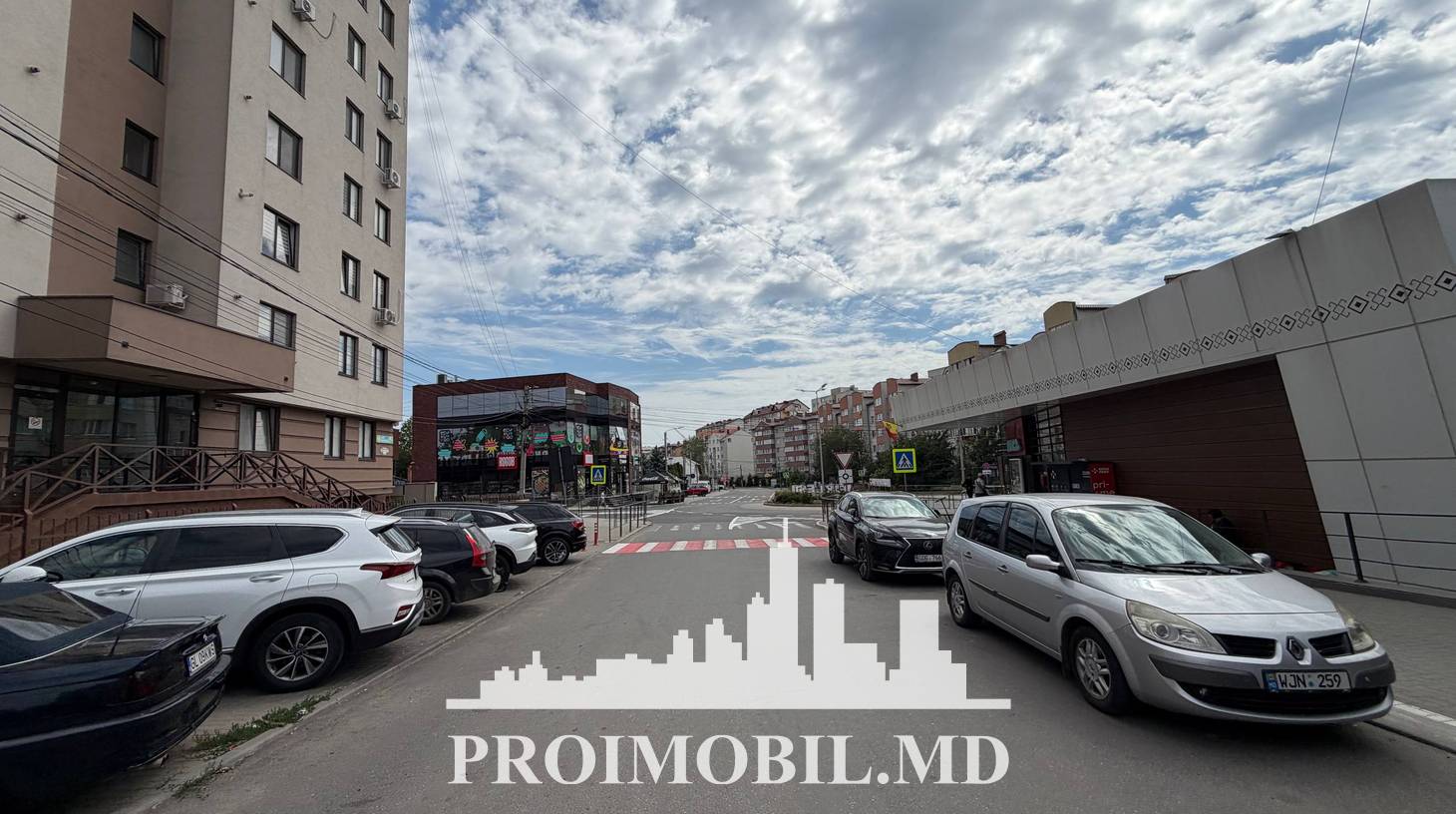 https://images.proimobil.md/ykdTfaQnybI6I-copdnPjcp4o0FtGpeJjZ04Xt7m4I4/watermark:0.75:so:0:30:0.39/resize:fill:1460:816:1/gravity:ce/bG9jYWw6Ly8vZXN0YXRlL2xyLzFlZWNlMjIyLTlmYmYtNDU5Zi05MTVlLTlkNjBkODU3MTc0Zi5qcGVn