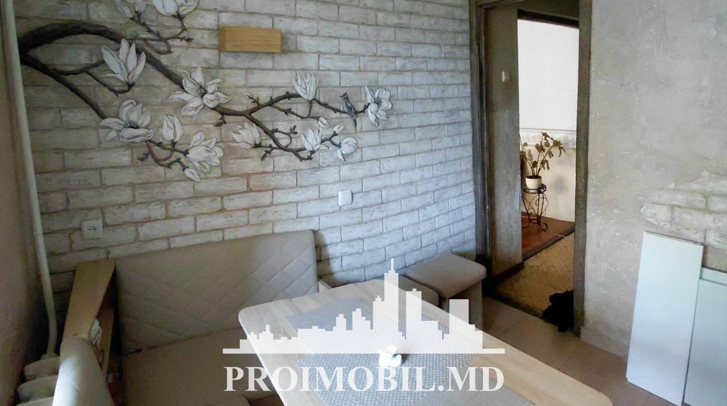 https://images.proimobil.md/ynxlbfL901JdXUoYSeIoLBQjZTU1eJE2UYk8OdD4KJs/watermark:0.75:so:0:30:0.39/resize:fill:1460:816:1/gravity:ce/bG9jYWw6Ly8vZXN0YXRlL2xyLzk3N2VkMmUzLWQ1YzYtNDZjYS04OGUzLTY4ZDNlOGQ5NzNkZC5qcGVn