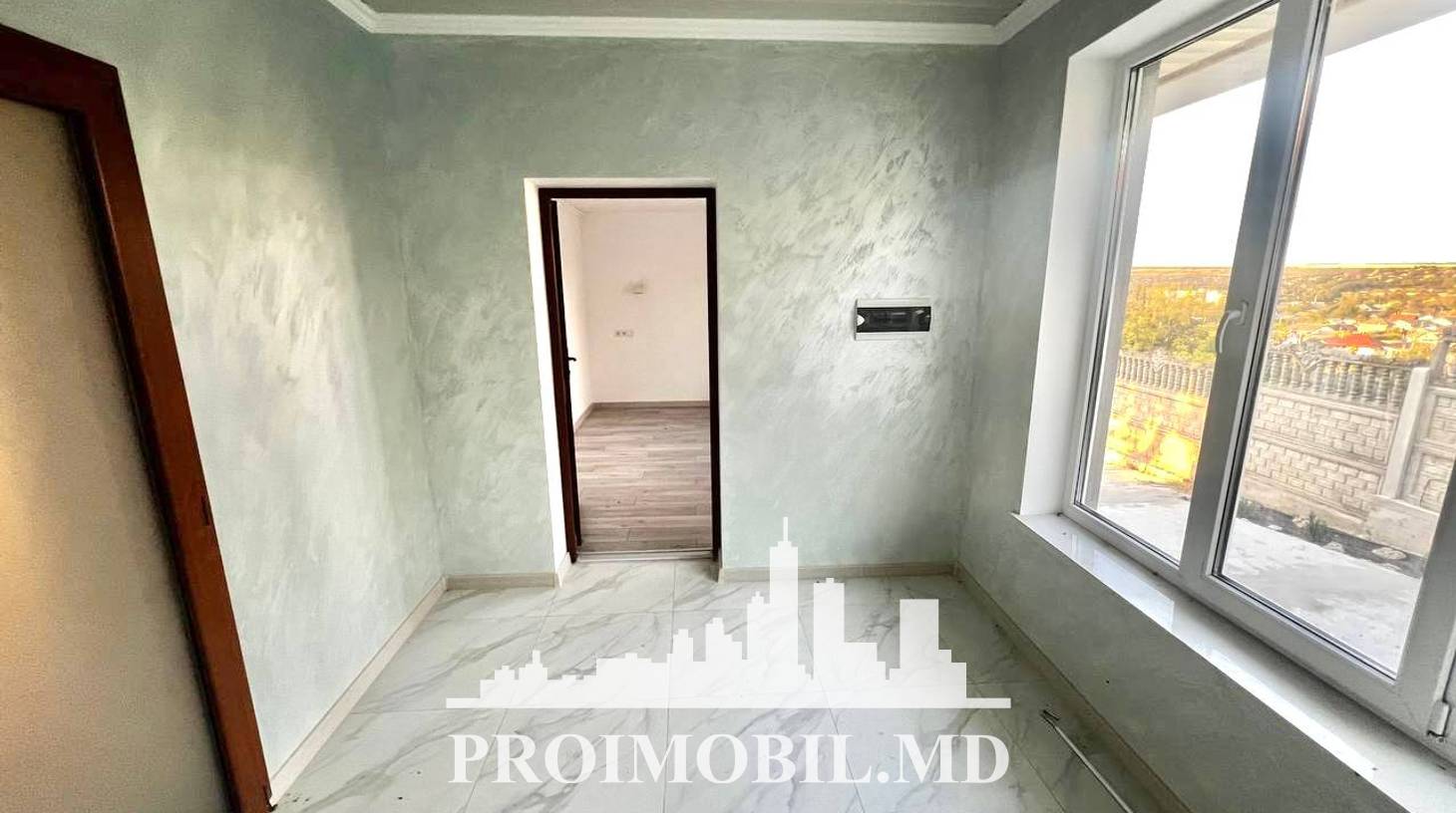 https://images.proimobil.md/yoL9AHPo4YHz6qc8JsVcs_r35MxcYOPh1G8KUQ0vqvM/watermark:0.75:so:0:30:0.39/resize:fill:1460:816:1/gravity:ce/bG9jYWw6Ly8vZXN0YXRlL2xyL2RlM2U4Zjk4LWRmNDQtNGMwYi04MDc5LTk3ZDJiOTg1MTUwOS5qcGVn
