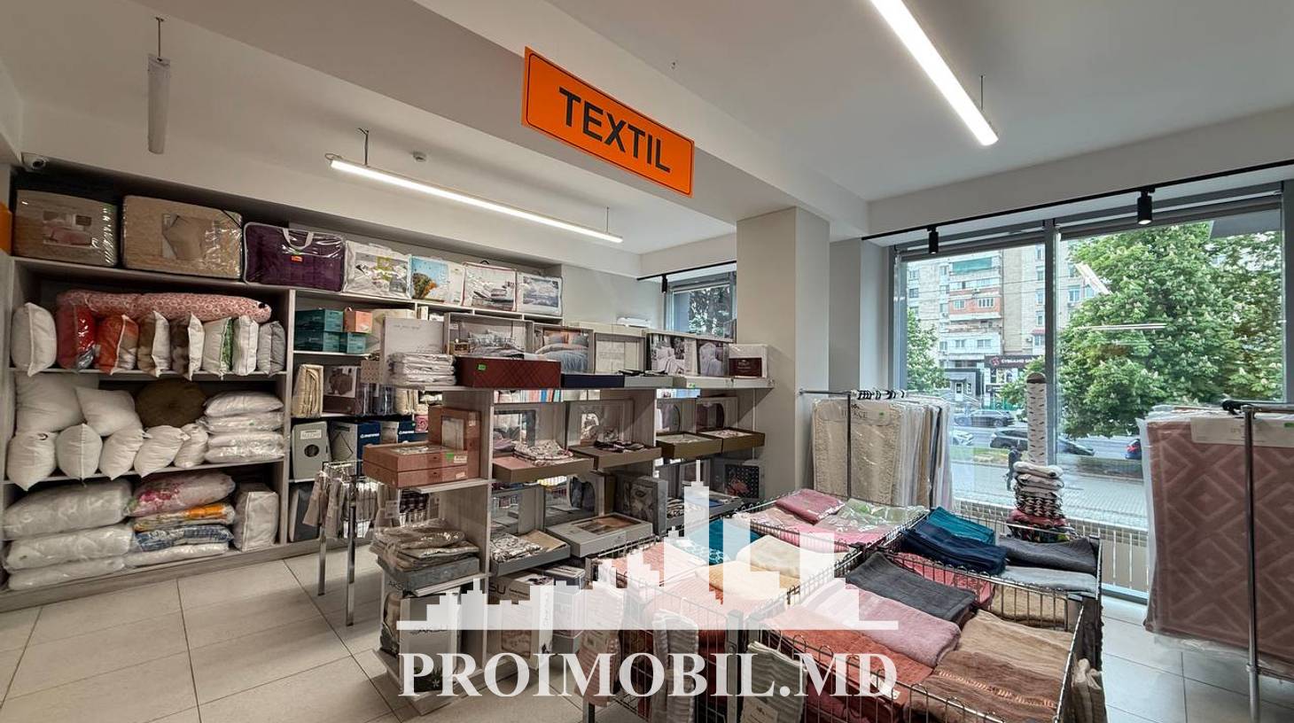 https://images.proimobil.md/yoav1AkK49l9wzmZT0nDHE2XrX41o3tfBknVCmCHbxQ/watermark:0.75:so:0:30:0.39/resize:fill:1460:816:1/gravity:ce/bG9jYWw6Ly8vZXN0YXRlL2xyL2RlMTE5MGI0LWViYTEtNDQwZi04ZWY0LWMzZWNmOTE2NDNmZS5qcGVn