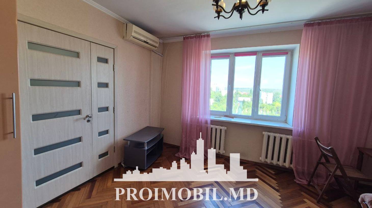 https://images.proimobil.md/yqvzrgR_kVeiZX1a6KvyHq8weYaoOklfWYBVRUT-EWs/watermark:0.75:so:0:30:0.39/resize:fill:1460:816:1/gravity:ce/bG9jYWw6Ly8vZXN0YXRlL2xyLzNmNzc5MGI2LTA3ZWEtNDFhOS1iNDAzLTNiYTkwZTlkYjJkZS5qcGVn