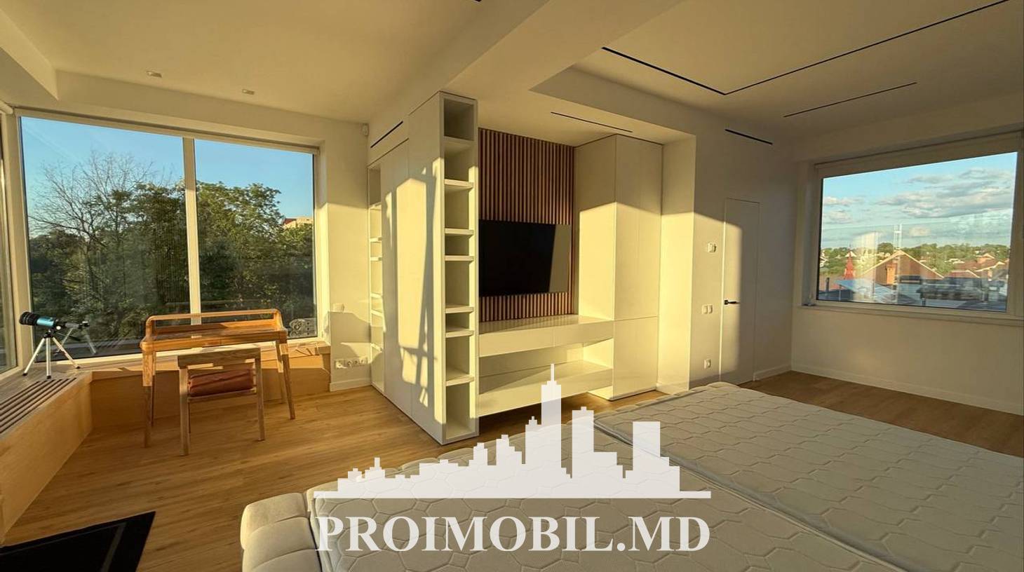 https://images.proimobil.md/ytaITqYUlfL-LowjF43GemhoVDEn2SKN2FoJeGQ1DIA/watermark:0.75:so:0:30:0.39/resize:fill:1460:816:1/gravity:ce/bG9jYWw6Ly8vZXN0YXRlL2xyLzY0M2Y3OWUyLWU5NjEtNDBlYy1iZTAyLTliYWE2MTcxZWJkMS5qcGVn