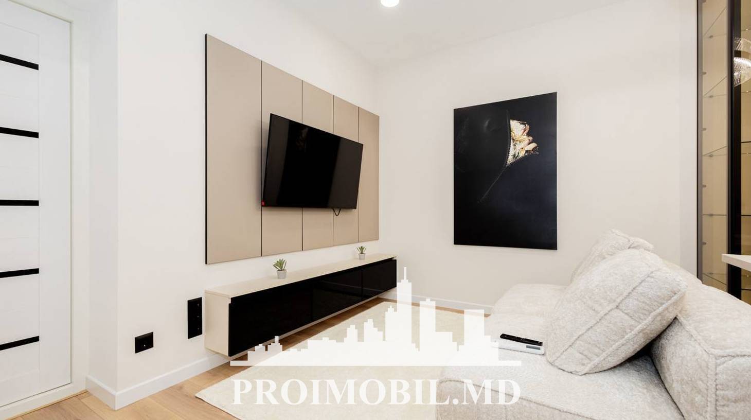 https://images.proimobil.md/yyEyPHP_1lJ0-vpGLiXTaV_6QIg5xXRdDwZm_FA4ITY/watermark:0.75:so:0:30:0.39/resize:fill:1460:816:1/gravity:ce/bG9jYWw6Ly8vZXN0YXRlL2xyLzA0MDI1MGQ0LTBlMjctNGFhMS1iN2M4LTQ3ZWZhODMwMTg5Yy5qcGVn