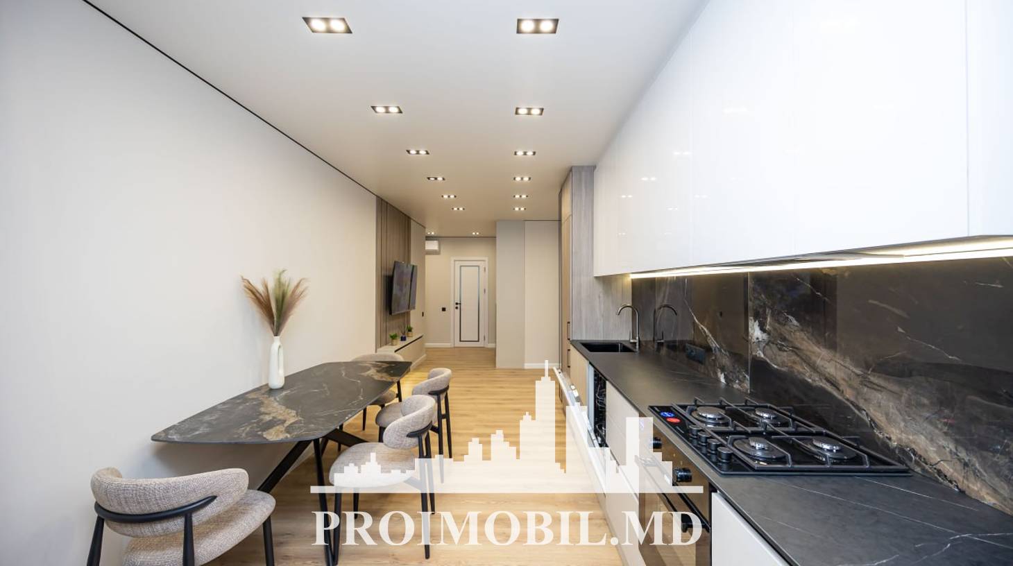 https://images.proimobil.md/z-NrI7FRwHoNXBnaFuzCL6f51ZJDyb9AY0j7R_BBQD8/watermark:0.75:so:0:30:0.39/resize:fill:1460:816:1/gravity:ce/bG9jYWw6Ly8vZXN0YXRlL2xyLzU5MjljY2MyLTJkODItNDMxMy04N2UzLTc4NDRkODMyMmMxYy5qcGVn
