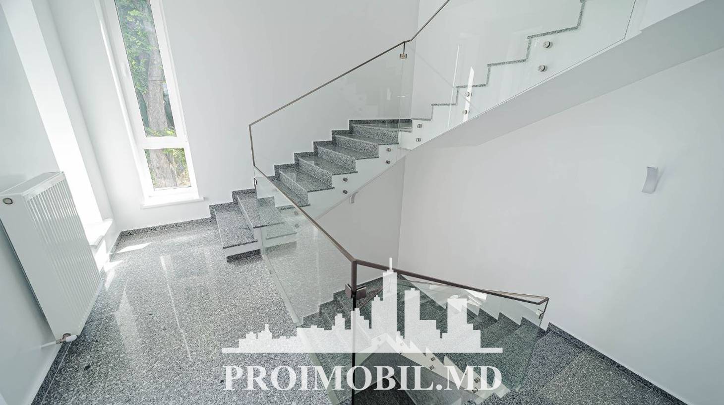 https://images.proimobil.md/z0XHQ1dEzgF9aqbLsSmYi92oIZm5Psz1vzHQ97HKEp0/watermark:0.75:so:0:30:0.39/resize:fill:1460:816:1/gravity:ce/bG9jYWw6Ly8vZXN0YXRlL2xyL2VhOGU3OWJhLTg0NTgtNDhiNS1hOTQyLTkyMzliNGY0YzI1OC5qcGVn