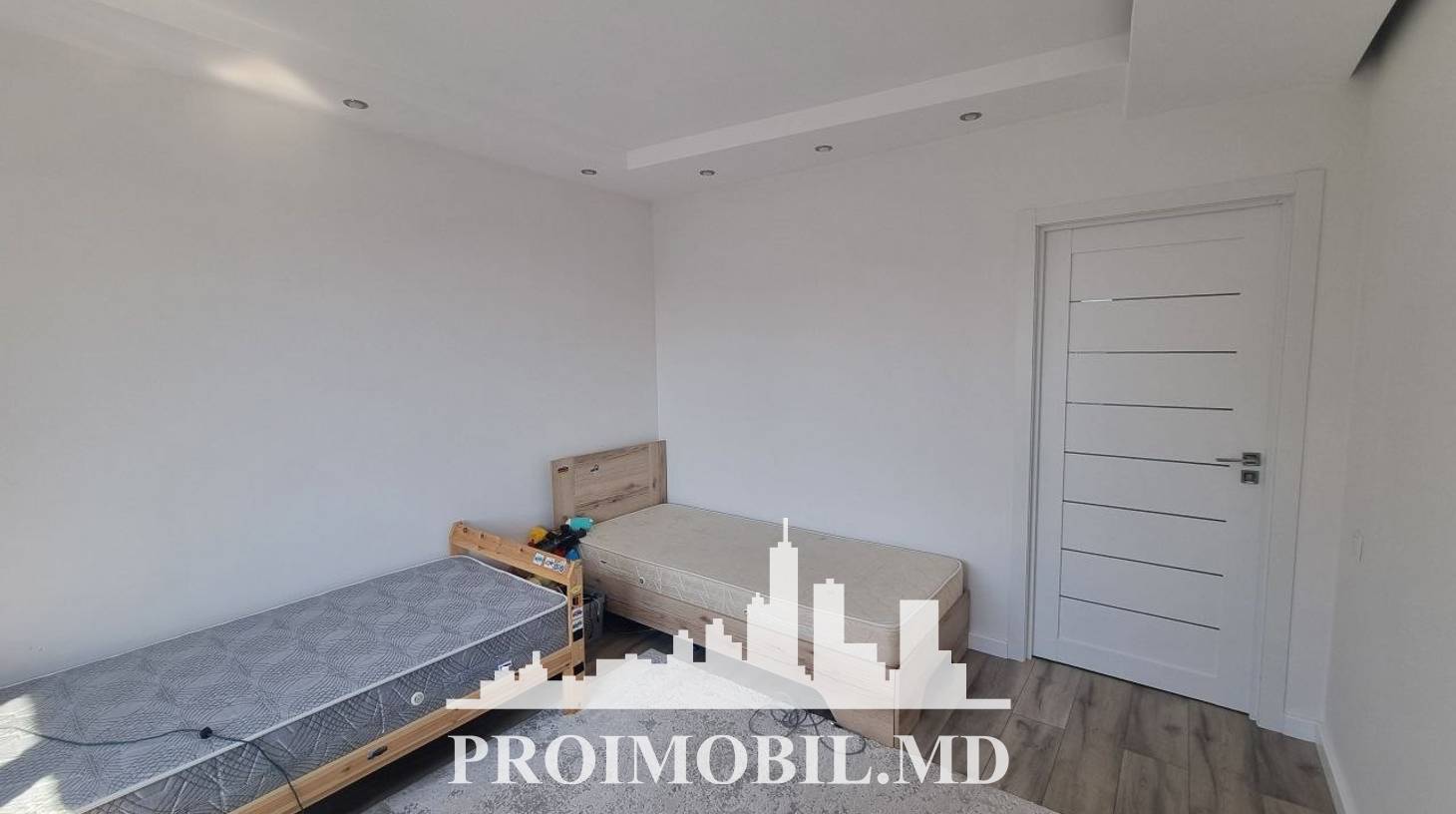 https://images.proimobil.md/z0iSmhKrRUzylJzsX746tjU94ivGZcUJMmBOUaJBwJQ/watermark:0.75:so:0:30:0.39/resize:fill:1460:816:1/gravity:ce/bG9jYWw6Ly8vZXN0YXRlL2xyLzdkODA2YTJjLTA5OTItNDVlYS1hNTU0LWUwZjMxZTgxZDBmNy5qcGVn
