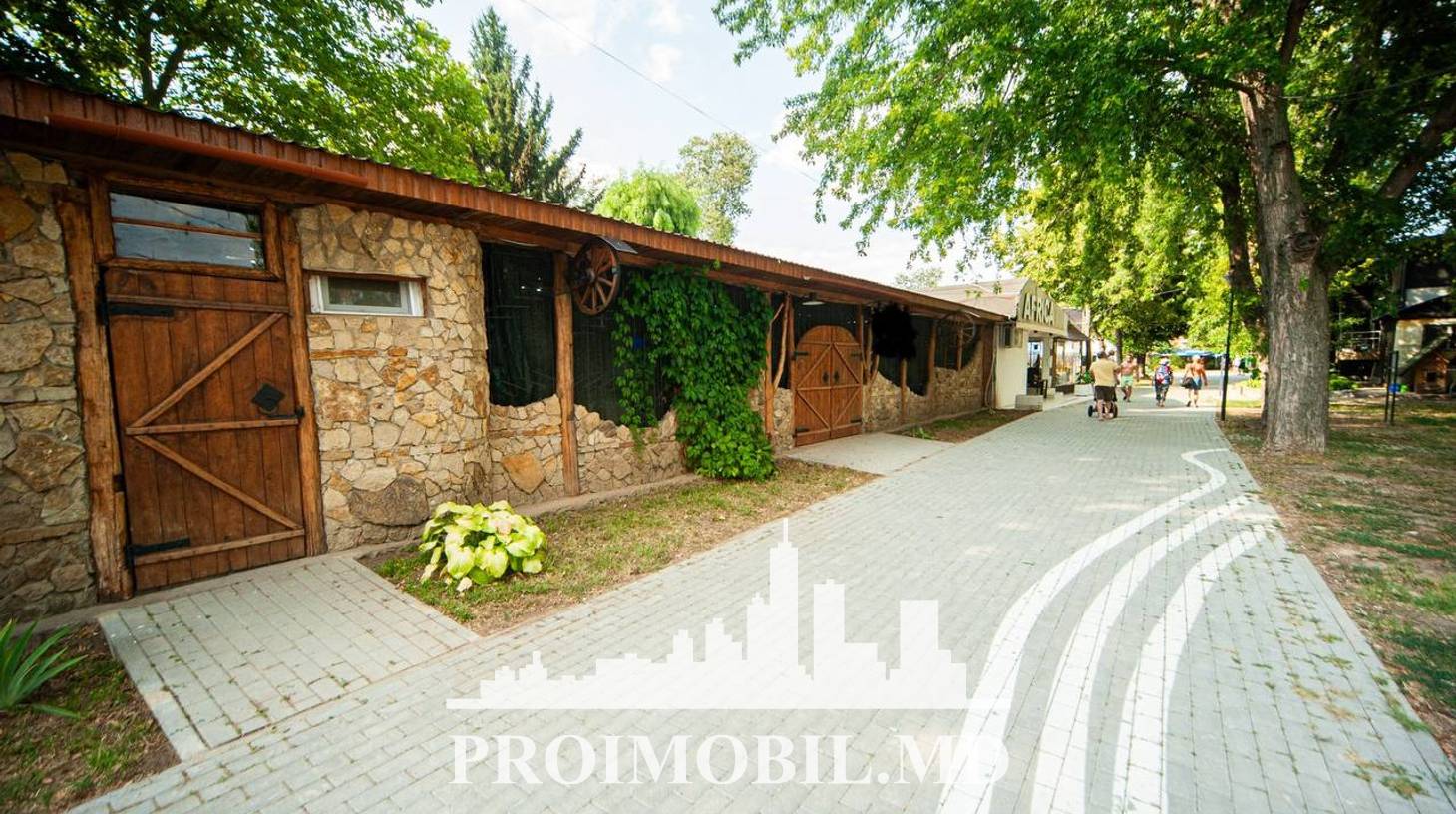 https://images.proimobil.md/z0yvaA6nbZ5EJGtThAo9P5nU9EZ8UCTWr7CrsRxEp88/watermark:0.75:so:0:30:0.39/resize:fill:1460:816:1/gravity:ce/bG9jYWw6Ly8vZXN0YXRlL2xyLzYxZGU0N2IwLWM0MWEtNGU3My1iMWYzLTlkZmI0YmE5N2ZmZi5qcGVn