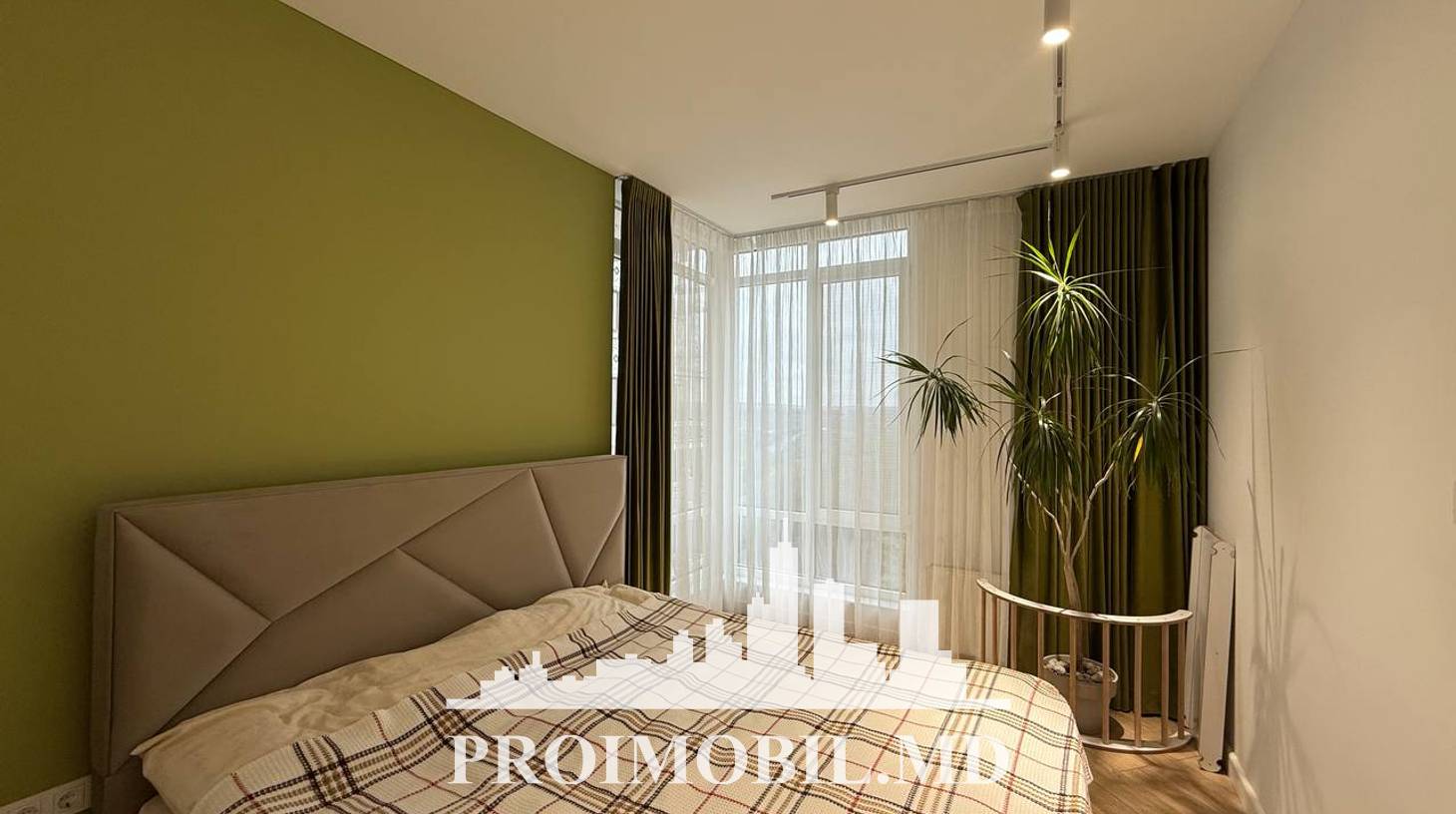 https://images.proimobil.md/z3353TNtHa4qd18Vjs2M7O0cJl7DnWIrrdC2WUt4qW0/watermark:0.75:so:0:30:0.39/resize:fill:1460:816:1/gravity:ce/bG9jYWw6Ly8vZXN0YXRlL2xyL2M1OTg5M2UyLTkwYmQtNDAwZS04MmRmLWI4MDMzNGZmNDFlOS5qcGVn