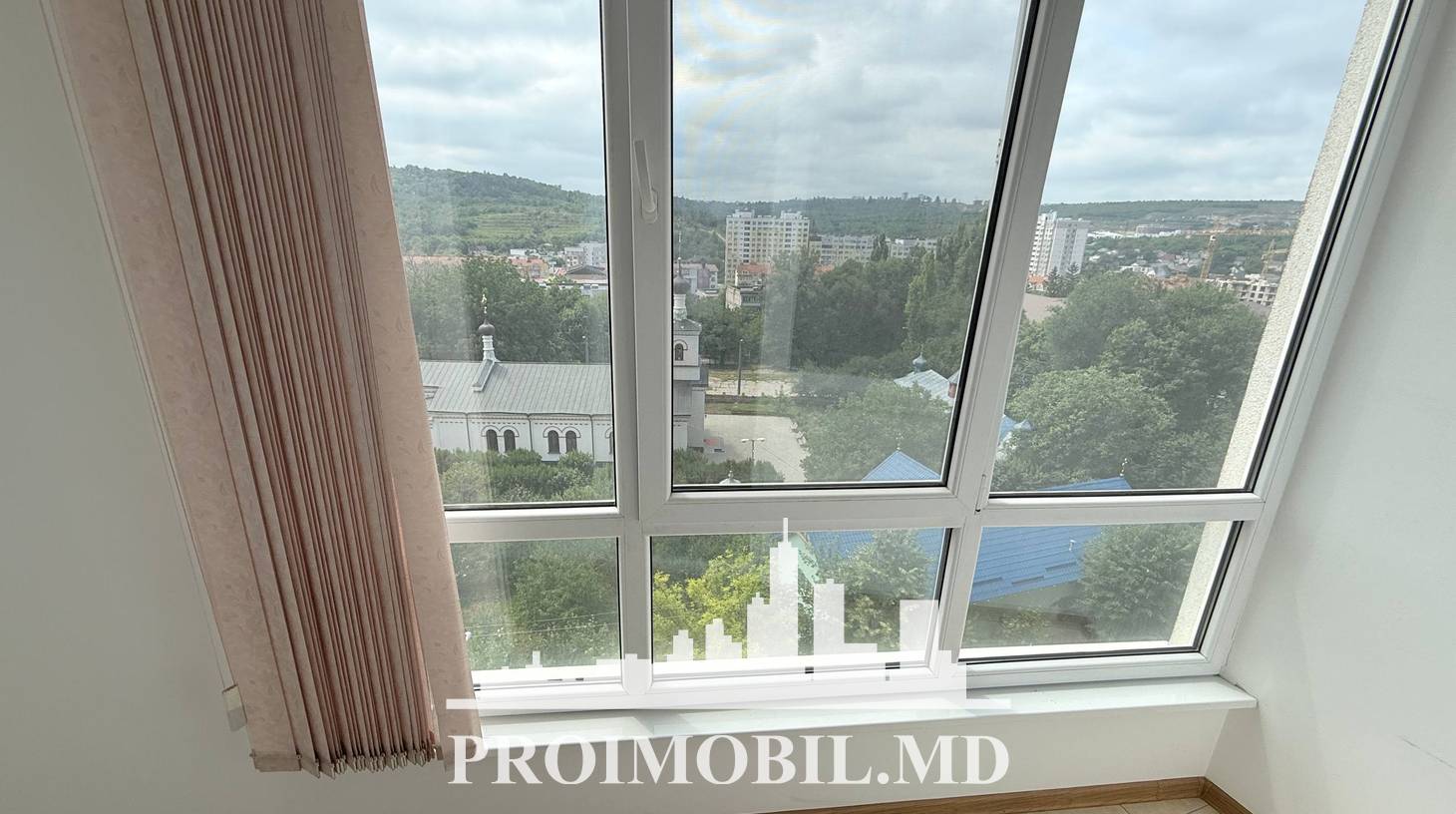 https://images.proimobil.md/z5QAUFVr0StNOk5a-d5J7WIX0zN1VnflqfXde7D033o/watermark:0.75:so:0:30:0.39/resize:fill:1460:816:1/gravity:ce/bG9jYWw6Ly8vZXN0YXRlL2xyLzBiNGJmNzA3LWJmNTMtNGYyYi04M2UyLWU4NWM3NjRlYzVkMi5qcGVn