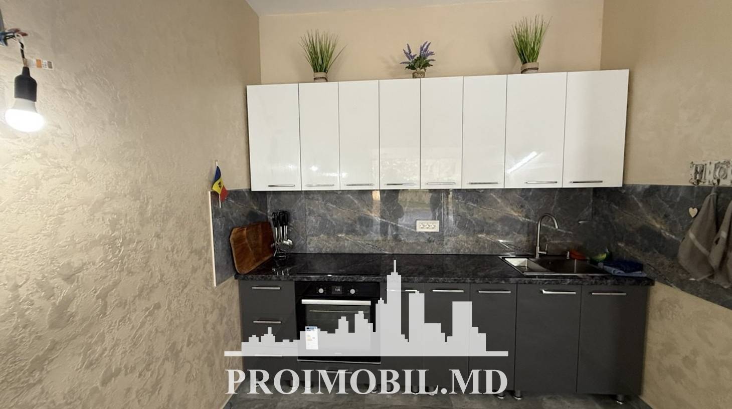 https://images.proimobil.md/z5b8-cLfnzyFPckQsW7QaWn6PSSxnAENC8xaUN51tDI/watermark:0.75:so:0:30:0.39/resize:fill:1460:816:1/gravity:ce/bG9jYWw6Ly8vZXN0YXRlL2xyLzc4N2EyZjNmLTc5ZWEtNDkyZS04NTQ2LWQyYjk4MmQ4MGFkNC5qcGVn
