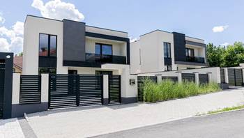 https://images.proimobil.md/zBSILfZffeHLZgqhY7mC_8w2oY_LAJ4X_dJ4ZjcYwA8/resize:fill:350:198:1/gravity:ce/bG9jYWw6Ly8vZXN0YXRlL2xyL2VlMGNmNGIzLTc0NTktNDhlNS04NmZhLWM2OWVlZDUyNTk1MC5qcGVn