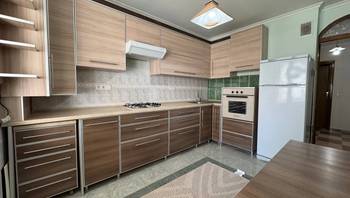 https://images.proimobil.md/zD8jelK9VpYPjzM-vpjWts0eg6RIxGJWbY6xIyNDd-E/resize:fill:350:198:1/gravity:ce/bG9jYWw6Ly8vZXN0YXRlL2xyL2IzYjkwYTczLTRjOTUtNGFlOS05MDc4LTI0ZjhjNDY4NjRjOC5qcGVn