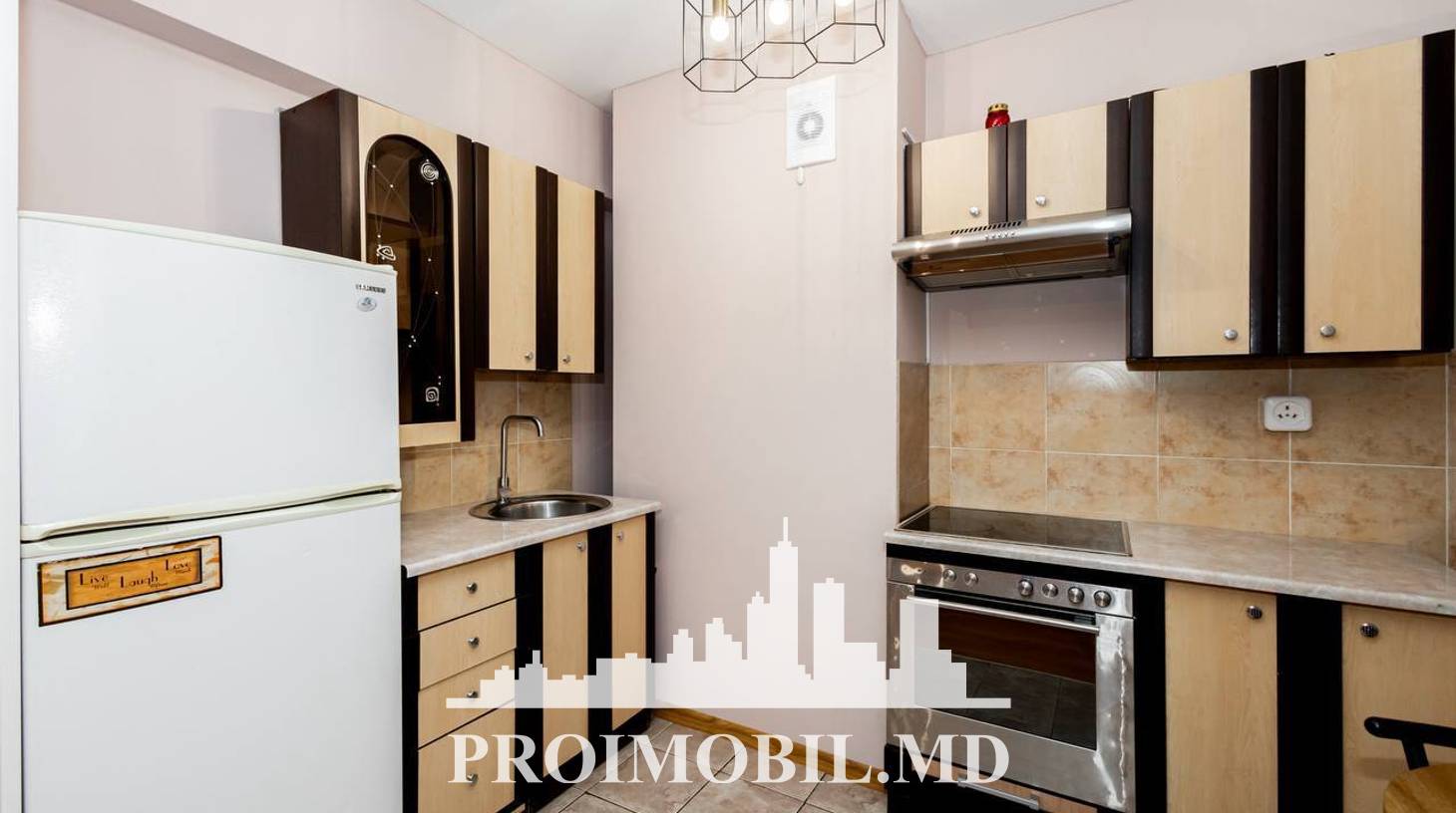 https://images.proimobil.md/zFfNlqppkYVNP3NlJNFGyS7c6oWLh_JVyRqALjBln8c/watermark:0.75:so:0:30:0.39/resize:fill:1460:816:1/gravity:ce/bG9jYWw6Ly8vZXN0YXRlL2xyLzk3NmE5MmQ3LTAzMzItNGExNC1hYzkwLWQzNjdjOWY4ZjJiZS5qcGVn