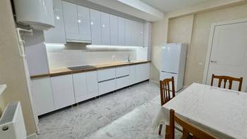 https://images.proimobil.md/zG69aYtjUB6utI7WD3zNGkk9MUhkcNSno2aNlNsyE-s/resize:fill:350:198:1/gravity:ce/bG9jYWw6Ly8vZXN0YXRlL2xyLzlmZjQ5NGZkLWE4NjgtNGRiYi04ZmQ5LTU2NGE1Yzc1Mjc1Zi5qcGVn