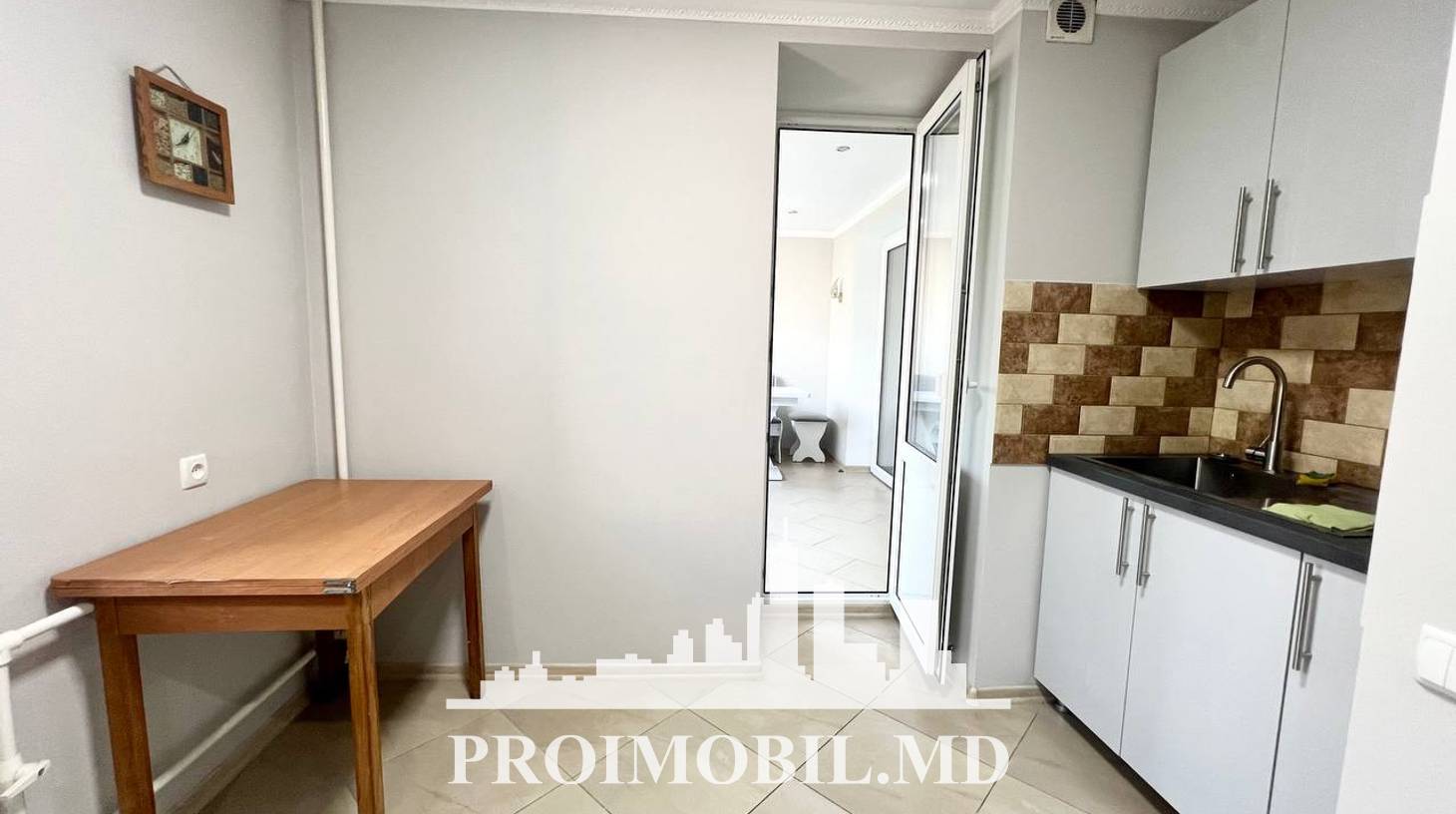 https://images.proimobil.md/zGHKPxu9ScLy8ZF39Dy2lW8hWhh8IqOvca6fuZFeg_s/watermark:0.75:so:0:30:0.39/resize:fill:1460:816:1/gravity:ce/bG9jYWw6Ly8vZXN0YXRlL2xyLzk1MzNmMjg4LWYxNmQtNDRiOC1iM2Q5LTQ0NGNhM2Y1Y2VlZi5qcGVn