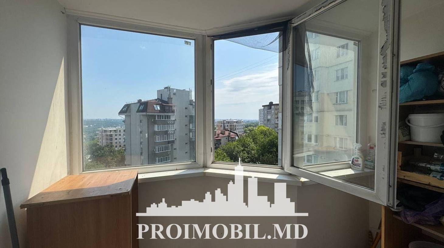 https://images.proimobil.md/zGPnP1Sy8lj4LUG-0QbpOFhsd2WCyVEP4vZQrE1fqi4/watermark:0.75:so:0:30:0.39/resize:fill:1460:816:1/gravity:ce/bG9jYWw6Ly8vZXN0YXRlL2xyLzc5NjEwMGM5LThjOWItNDgyMi1hYjUzLTEwMDM0M2MxN2M5My5qcGVn