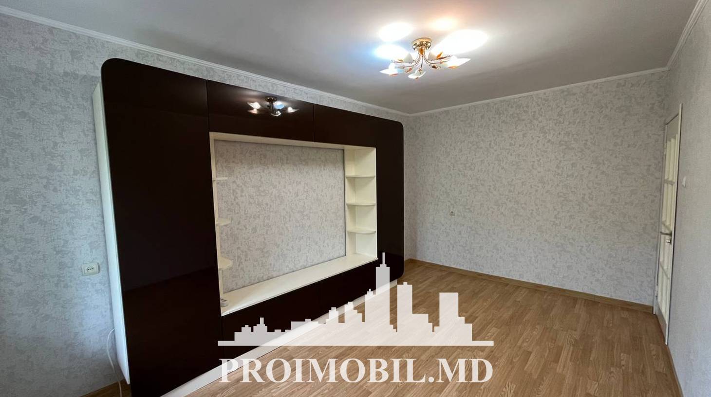 https://images.proimobil.md/zIHRxd36S0_oJkH5UU2L3SedbQOfV9nEsl0fNQqFDDk/watermark:0.75:so:0:30:0.39/resize:fill:1460:816:1/gravity:ce/bG9jYWw6Ly8vZXN0YXRlL2xyL2ZlYzZlYWQ5LWY0MzMtNDQ2OC1iNWRkLWFhZTJjYTdlY2RmYS5qcGVn