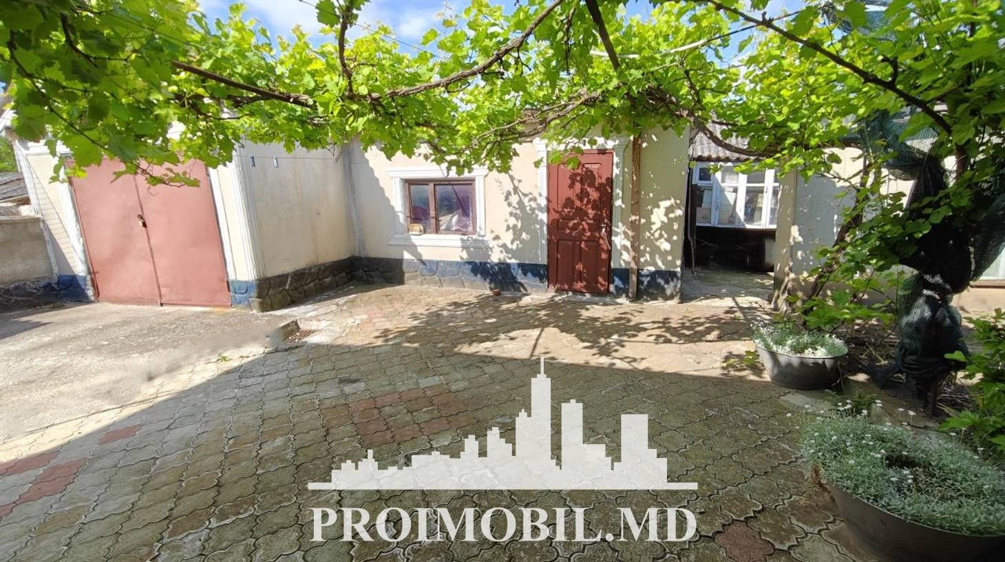 https://images.proimobil.md/zO4tVipWhxwn2nz9O7G8K7Kf4qn_zt3HfChjHLMjX9A/watermark:0.75:so:0:30:0.39/resize:fill:1460:816:1/gravity:ce/bG9jYWw6Ly8vZXN0YXRlL2xyLzBmOTYyYjY2LTgyNzItNDYzNS1iOGIyLTE3OGI2MjcxZjVlZi5qcGVn